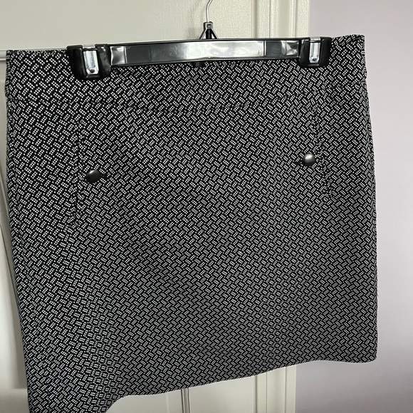 Loft Black Patterned mini skirt, size 6 - Picture 1 of 4